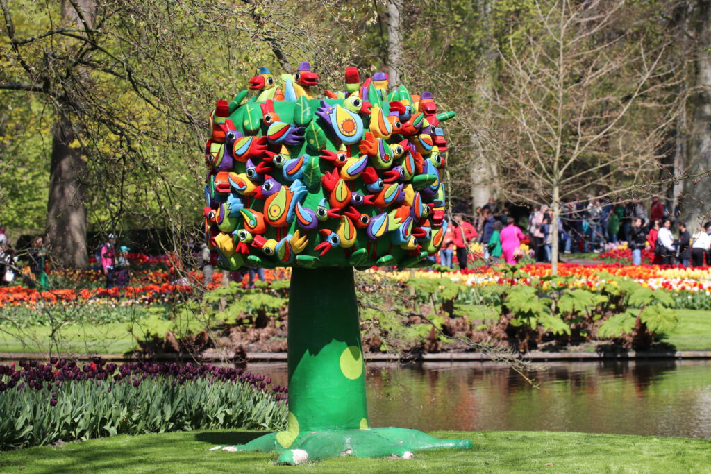 Kunstskulptur im Keukenhof